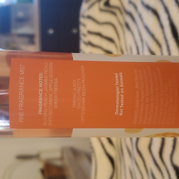 Bath and Body Works Pretty as a Peach ๐ fine fragrance mist - Picture 2 of 2